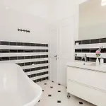 Mima Vila *